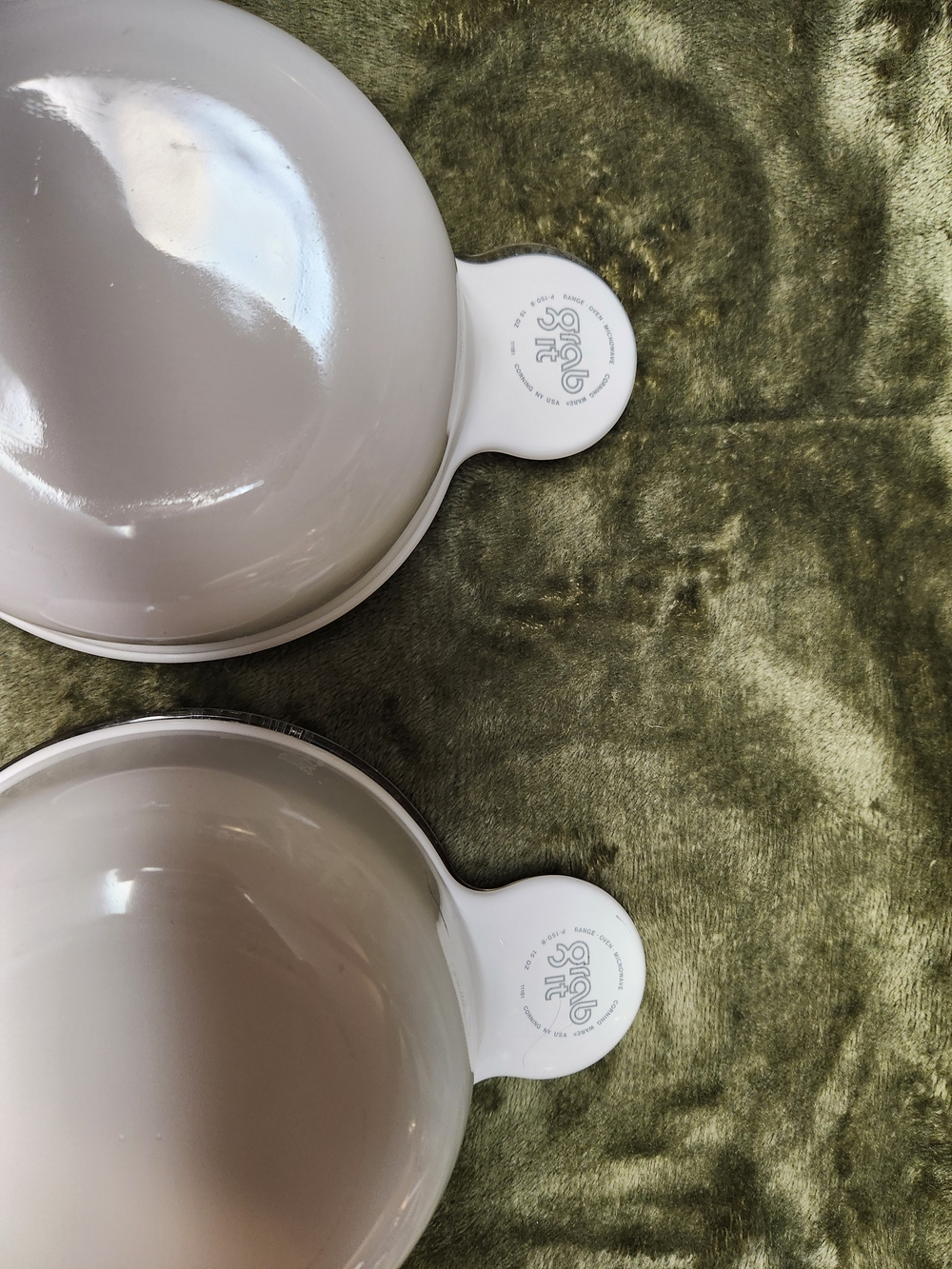 Corningware White Glass Serving Bowls with Clear Lids - Set of 2 - Picture 4 of 6
